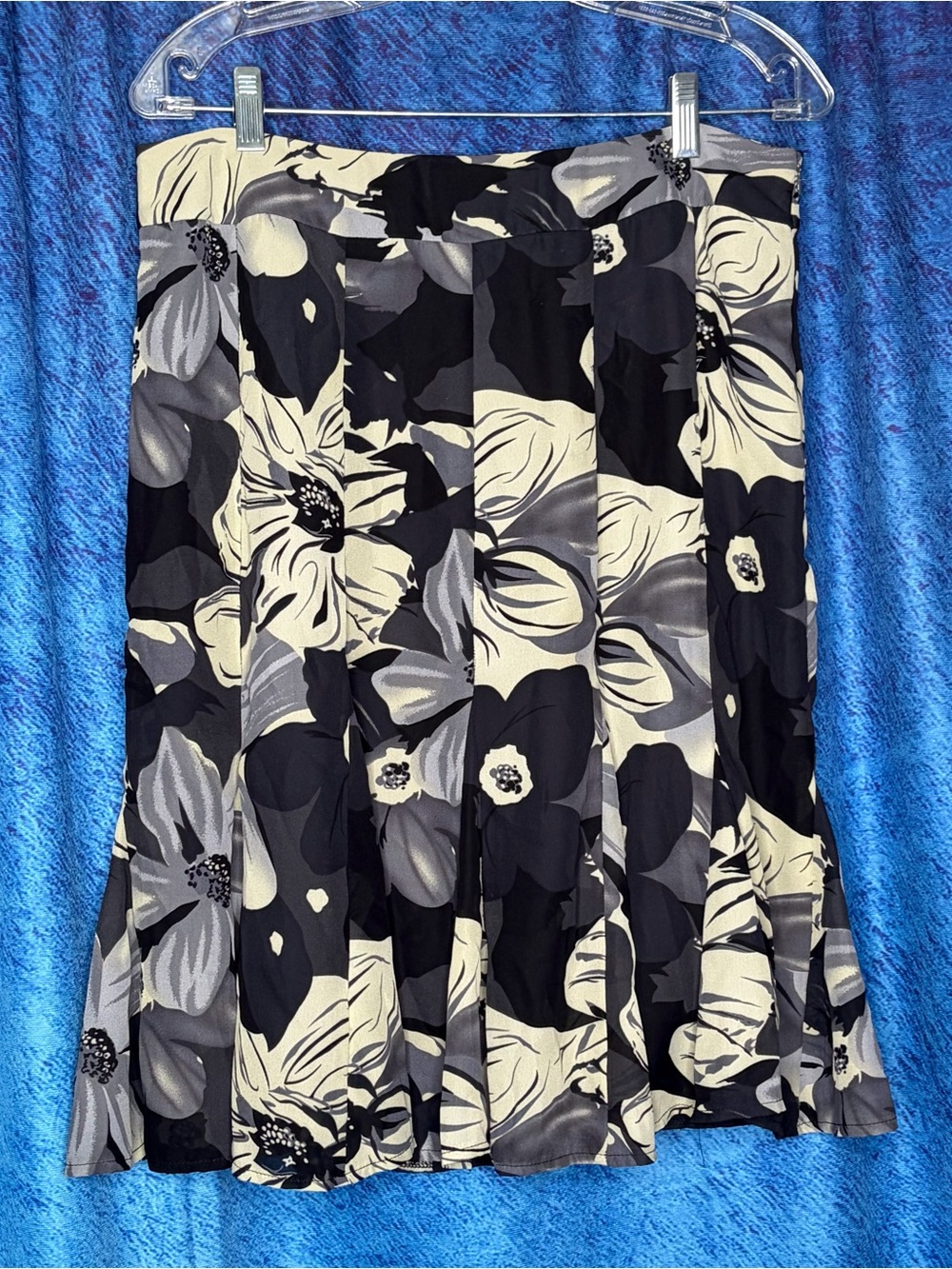 Michele Black and Cream Floral Pleated A-Line Skirt